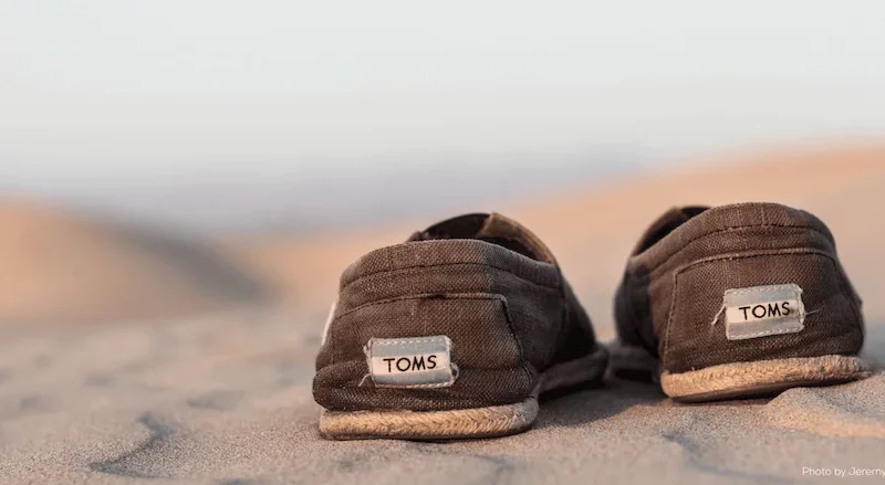 TOMS Marketing: Wie soziales Engagement bindet